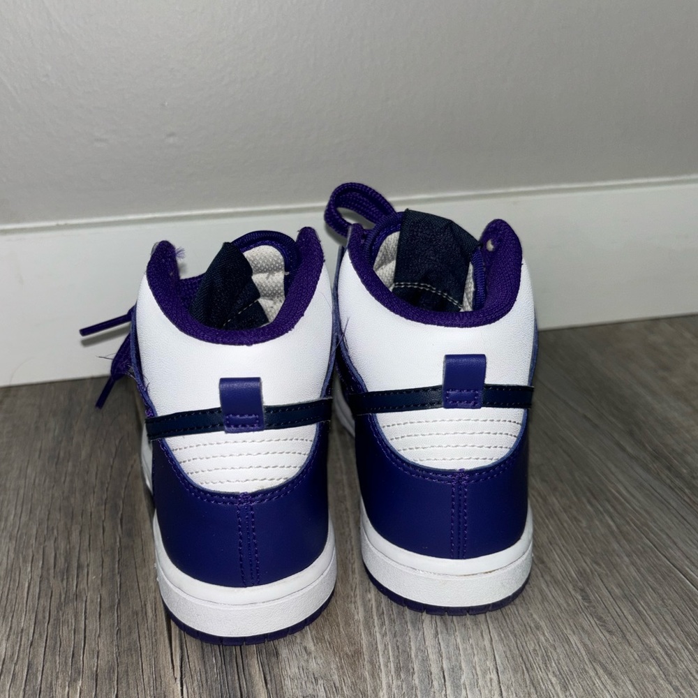 Nike Dunks - Picture 3 of 6
